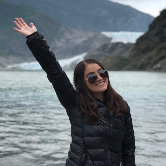 Meet your Posher, Dani - Picture 2 of 3